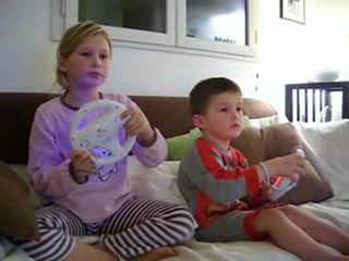 201001 clara et nico mariocart wii 2