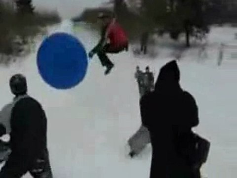 Régis descend une pente enneigée