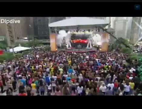 Black Eyed Peas I got a feeling on Oprah Chicago