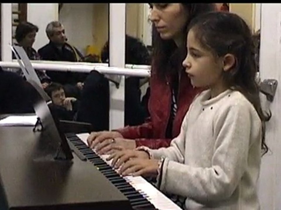 L'Anticonservatoire - auditions des enfants-13dec09-13-Lucia