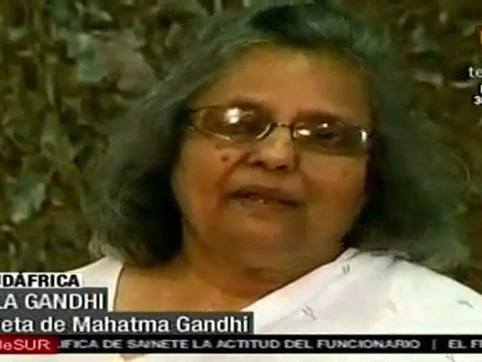 Esparcen cenizas de Mahatma Gandhi