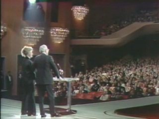 LADIES AND GENTLEMEN, MISS KATHERINE HEPBURN !