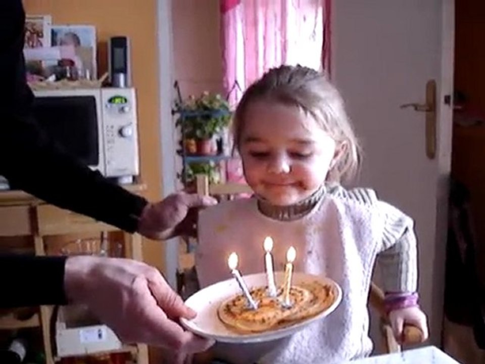 Eline souffle ses 3 bougies