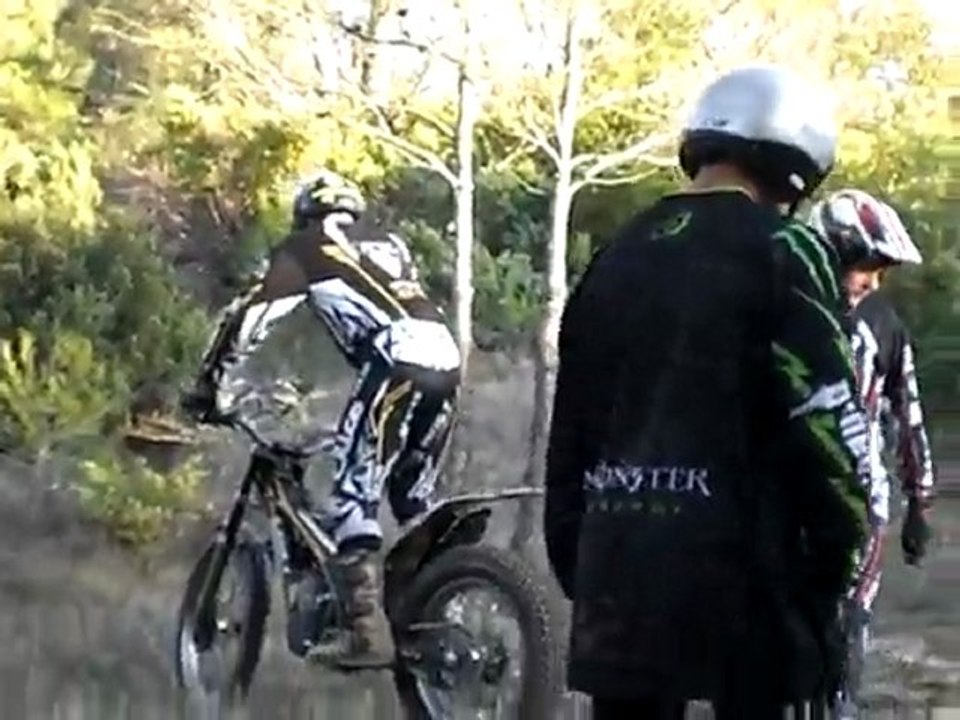CIMG0962 moto trial,fonties