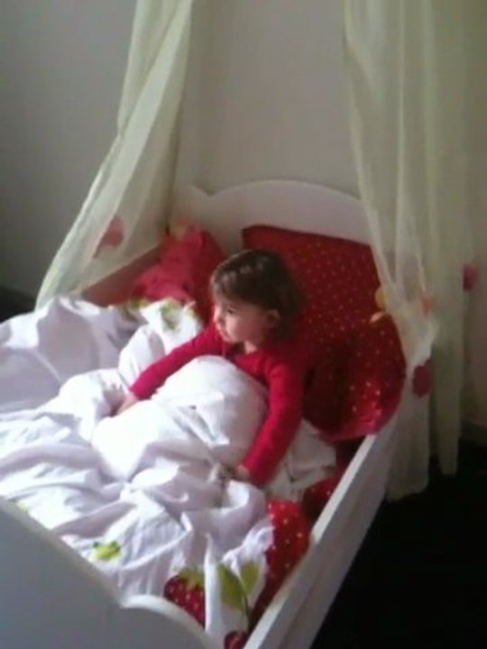 Zoé Et Son Nouveau Lit