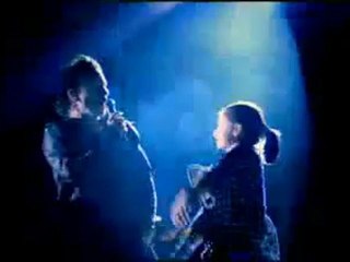 U2 ♫ Mysterious Ways ♫ Bono & sa Fille Eve Hewson ♥ Slane 2001