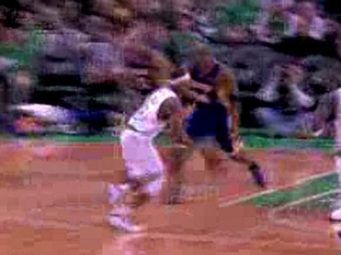 Rajon Rondo knows the best way to score an a big man is to a