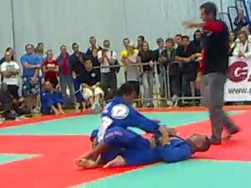 italo ferreira VS raphael dos santos , bristol open 2009