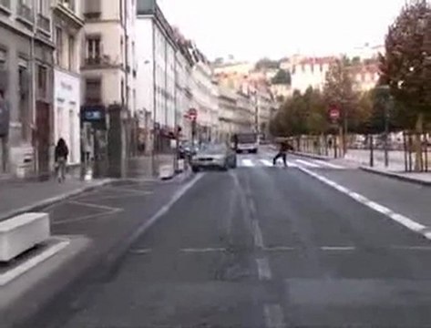 Un faux accident de bus à Lyon