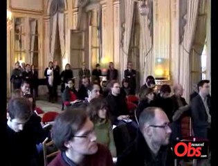 Mitterrand installe l'Hadopi et sèche sur les questions