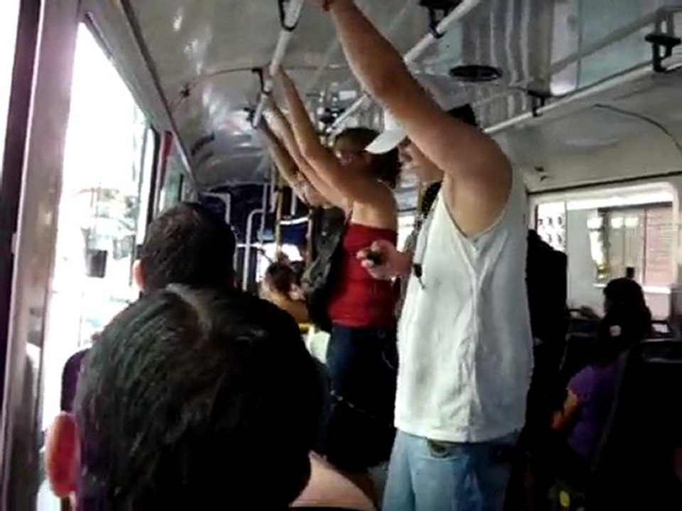 Celulares en el colectivo