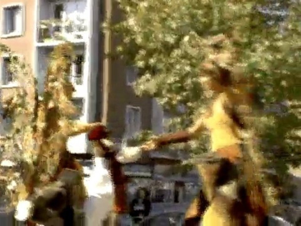 Les Marraines Fées (2009). Spectacle échasses