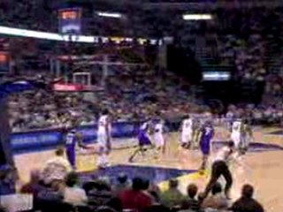 Kobe Bryant sinks the 3-pointer at the end of the first quar