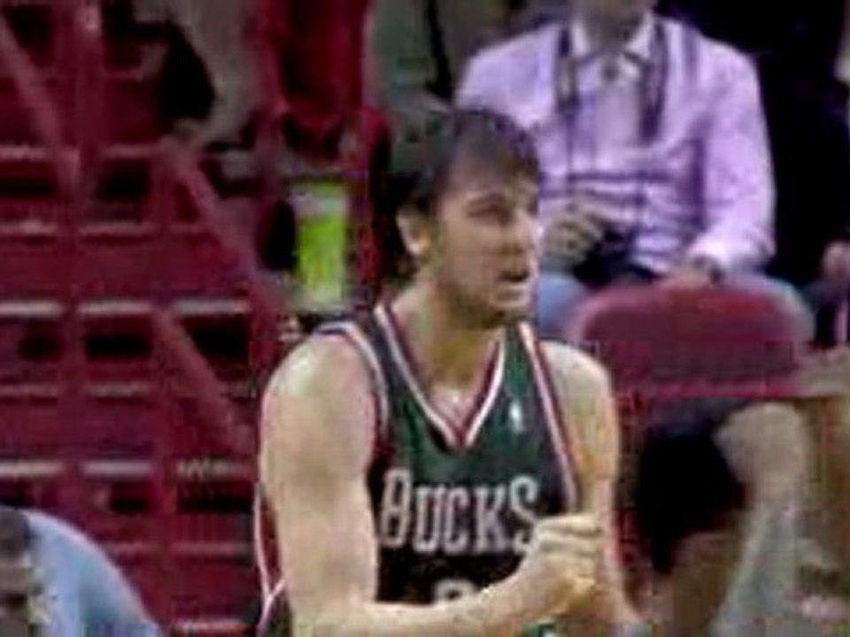 Andrew Bogut scores 22 points and grabs 11 boards to lead th