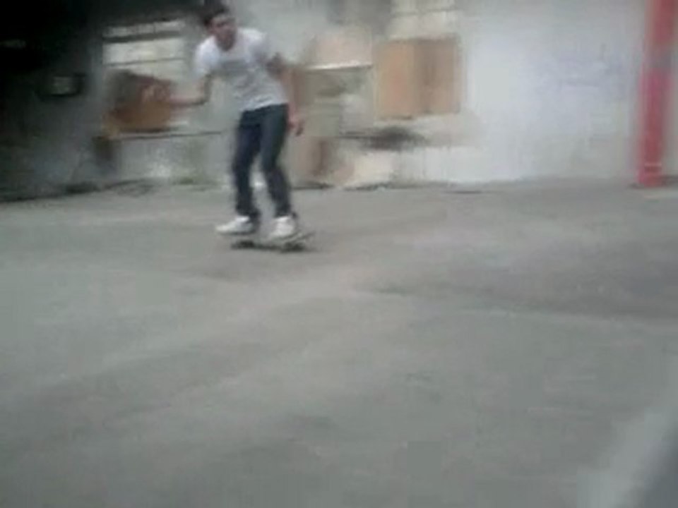 ollie par dessus un creu