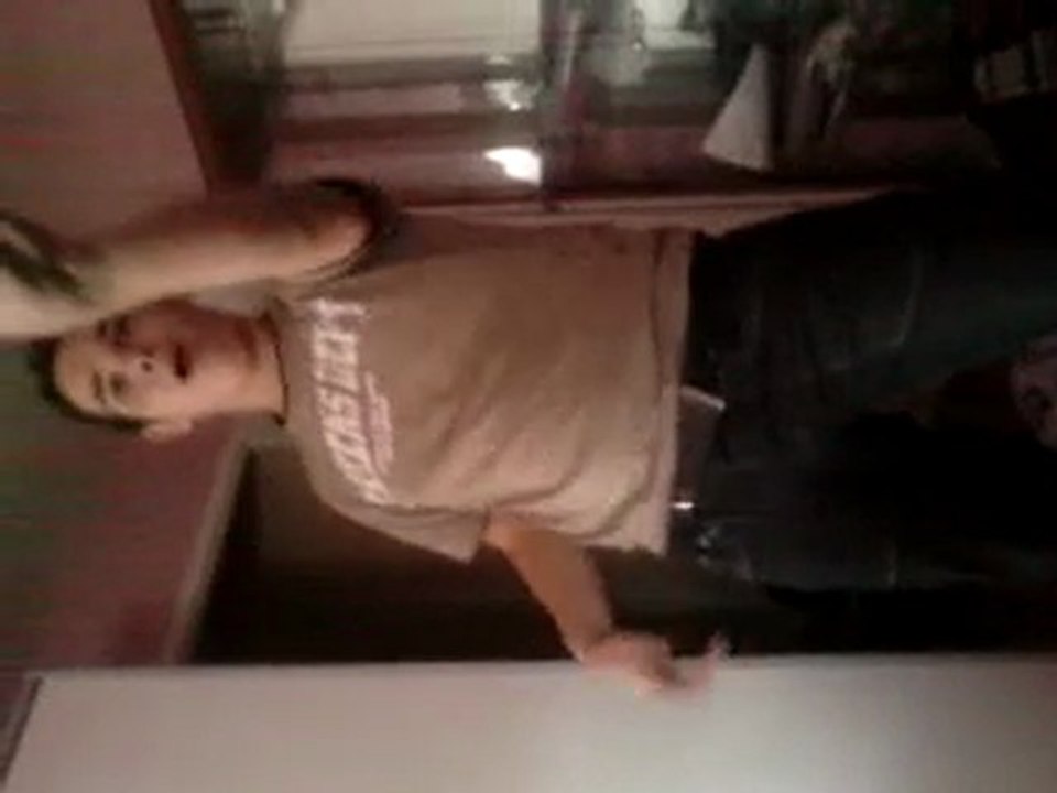 Maxence la balence qui dance sur tokio poubelle