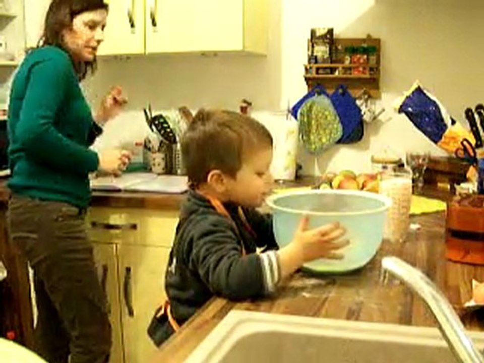 Atelier crèpes avec Noa vidéo 2/5