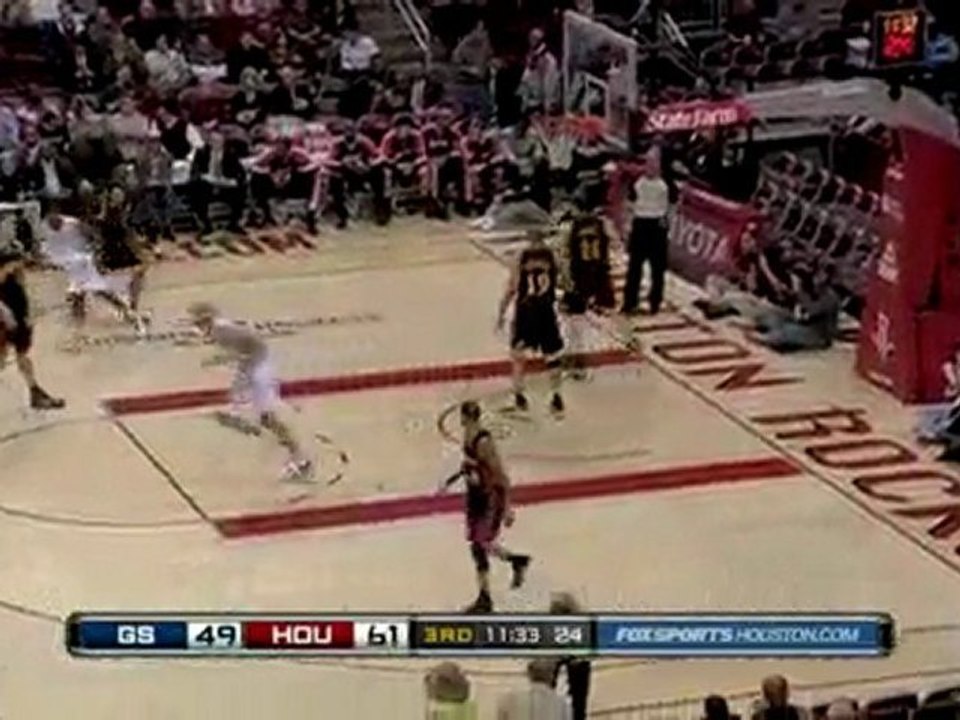 Shane Battier takes the pass down low and finishes with the