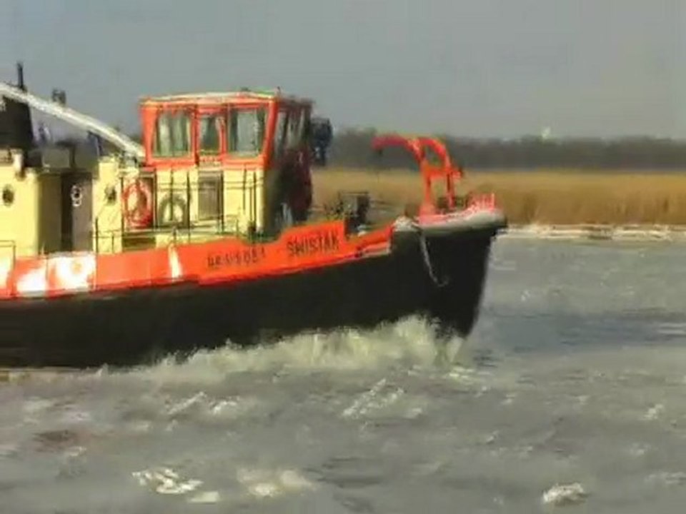 W Szczecinie lodołamacze pracują pełną parą!