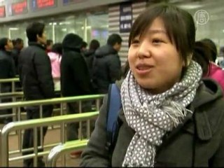 Миллионы китайцев едут домой встречать Новый год