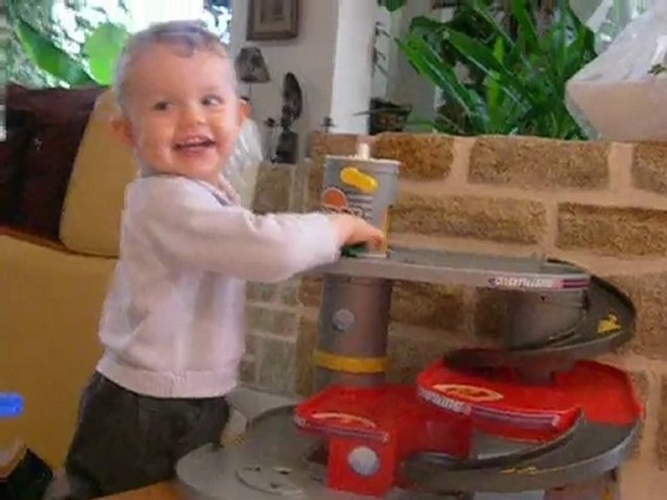 Louis chante Lady Gaga!