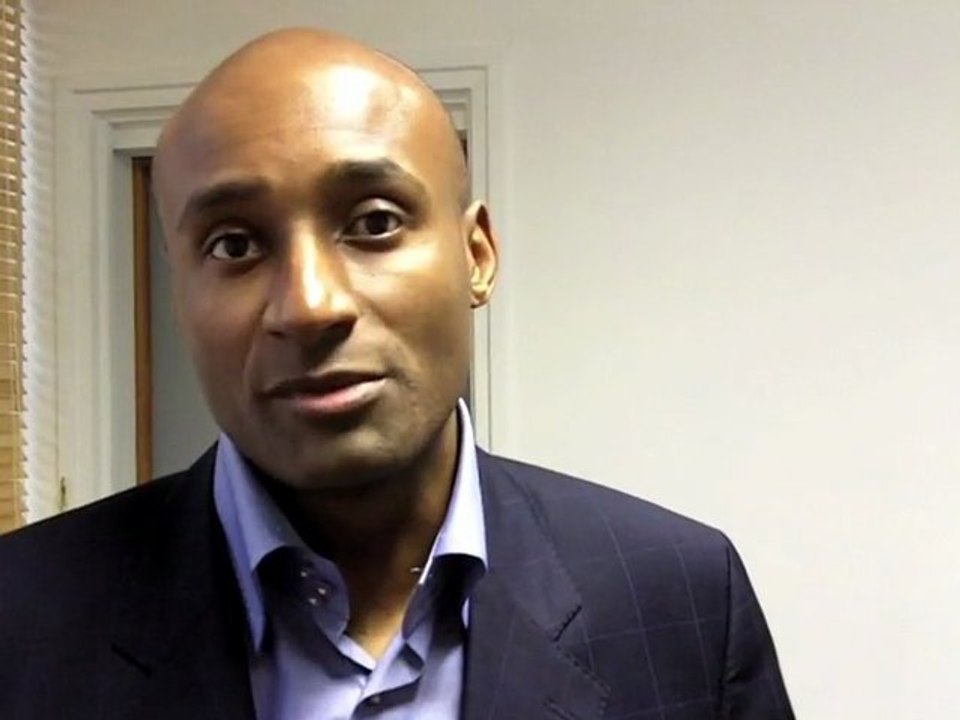 Alain Dolium visite le Salon des Entrepreneurs à Paris