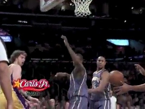 Pau Gasol gives the tip-pass to Andrew Bynum for the flush.