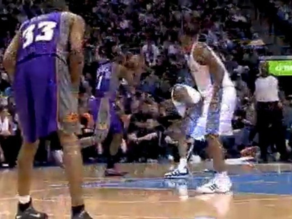 Amar'e wins this battle of the big men when he throws down o