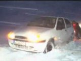 Automobilisti bloccati da tempesta di neve