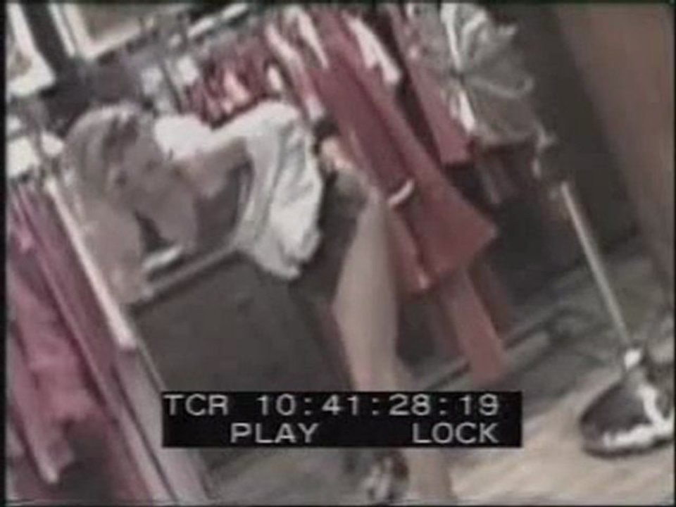 Bionda approfitta del ventilatore...