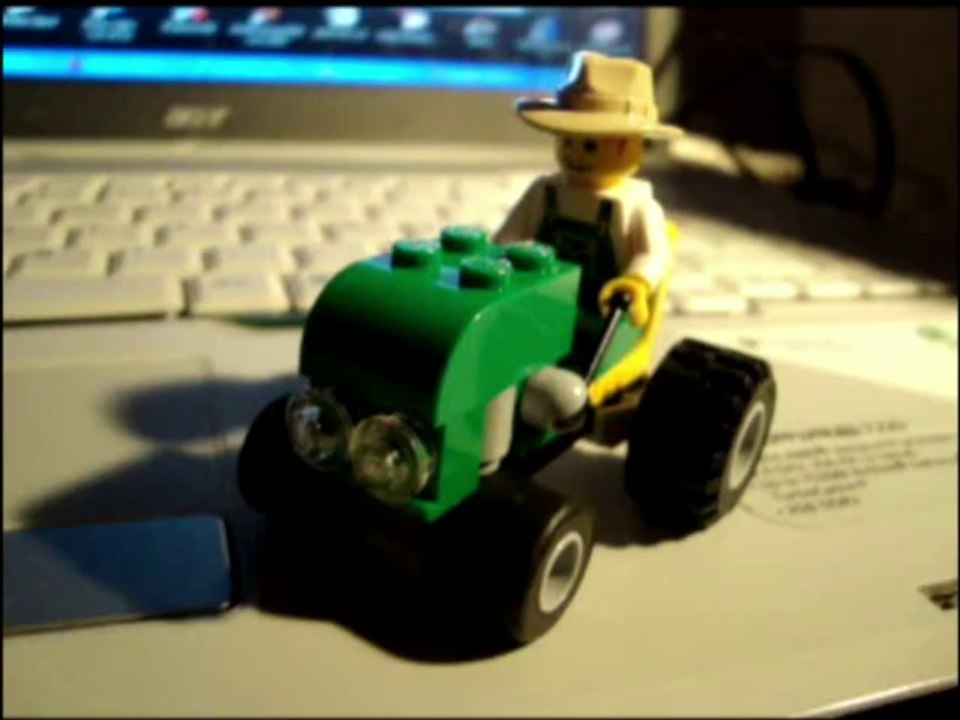 4899 Le fermier et son micro tracteur LEGO
