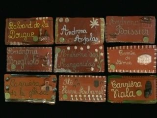 Des plaques de rues en Occitan ( Clarensac)