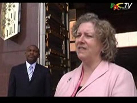Président Paul Biya Ambassadeur des USA Janet Garvey