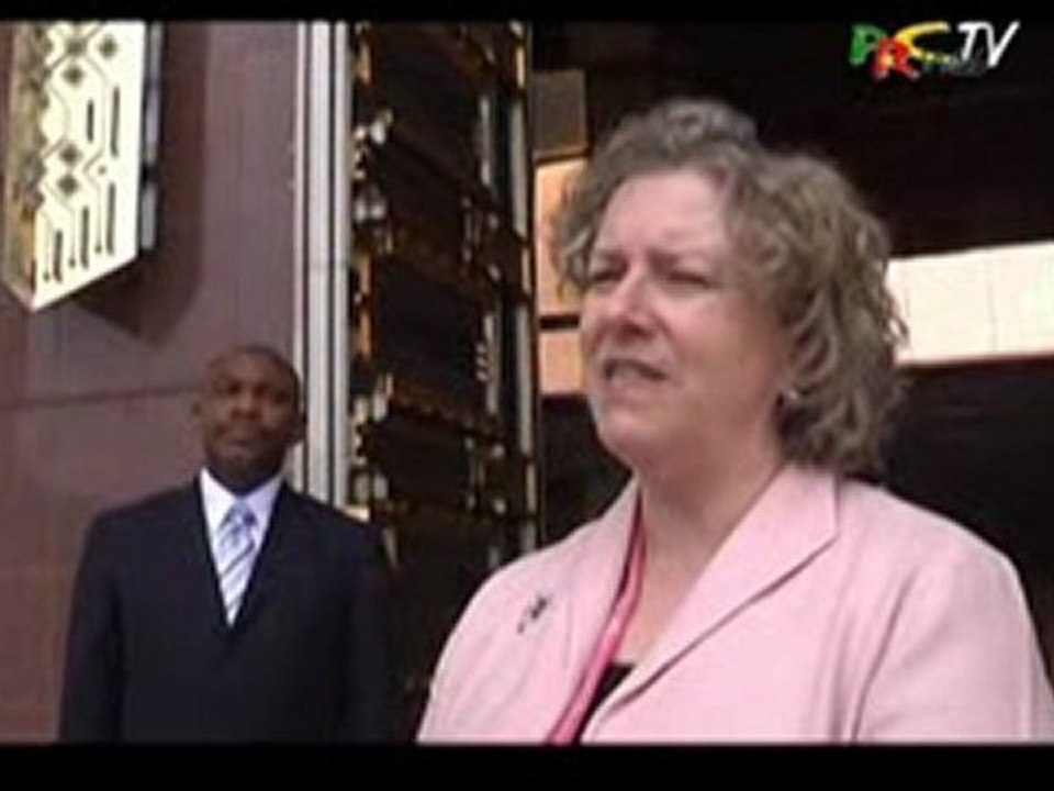 Président Paul Biya Ambassadeur des USA Janet Garvey