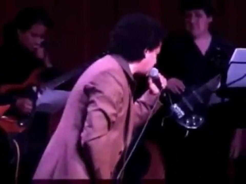 HOMERO DEL PERU, INTERPRETA UN PAÑUELO Y UNA FLOR