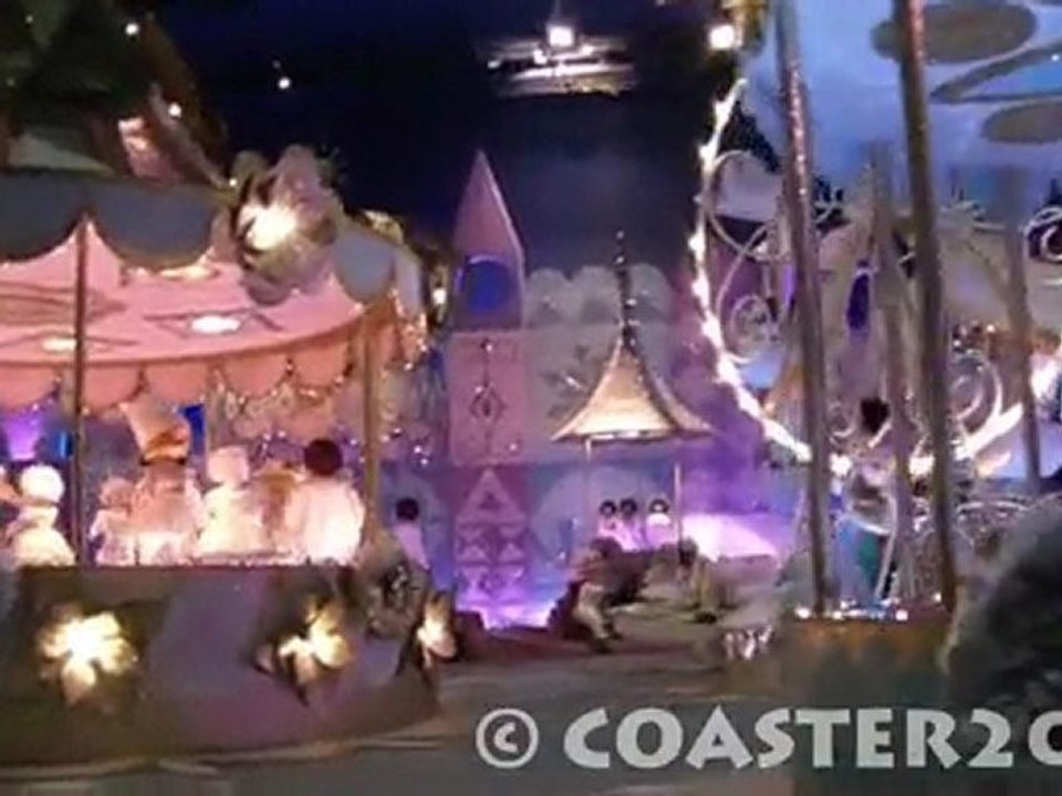It's A Small World Celebration (Version Noël) - Disneyland
