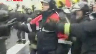 Fire-fighters Fight With Police in Spain!