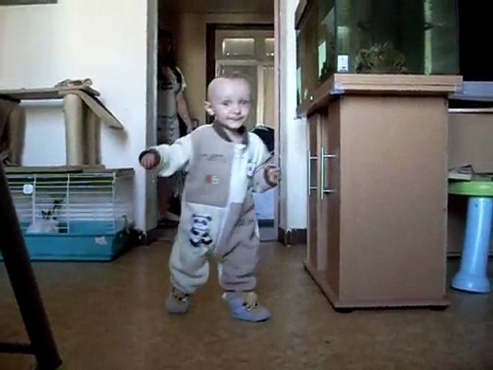 les premier pas de bryan a la maison