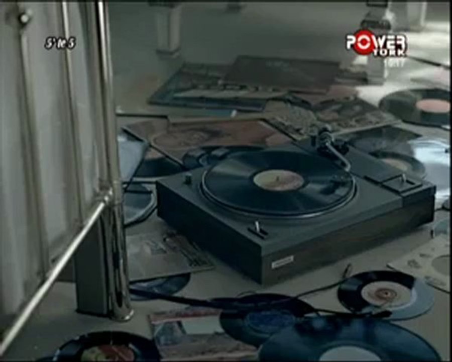 FUNDA ARAR - BU SABAH GÜNEŞ DOĞMUYOR