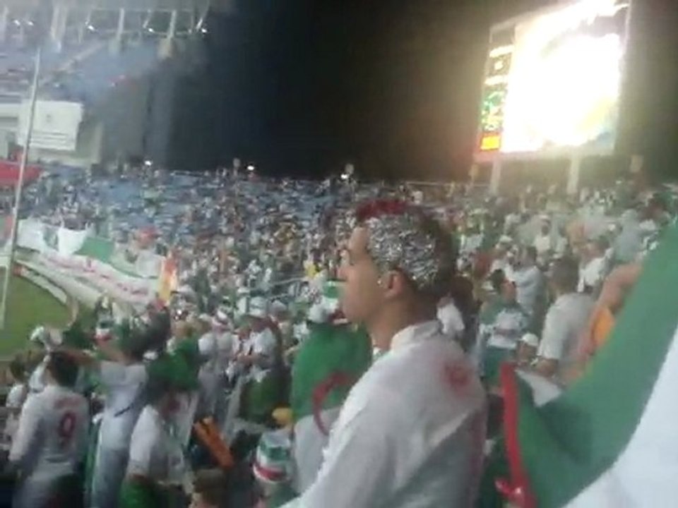 1 DANS LE STADE