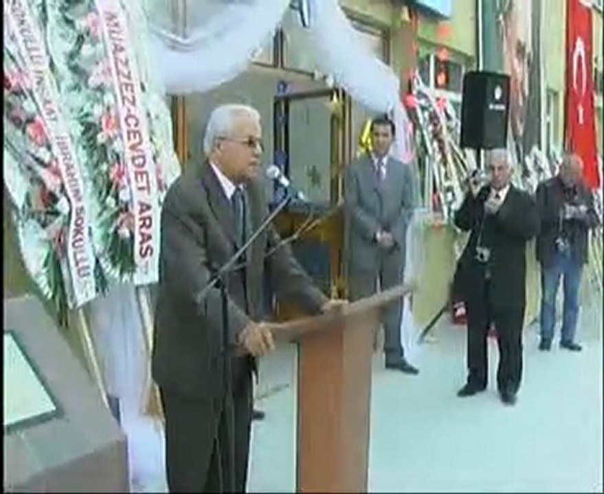 Valinin Konuşması ve Plaket Verilmesi