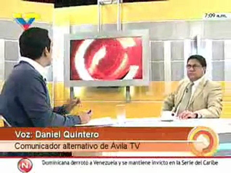 Estudiantes opositores agreden con pica hielo a periodista