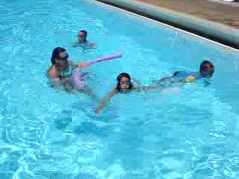 piscine du cac...sauts+Léa nage