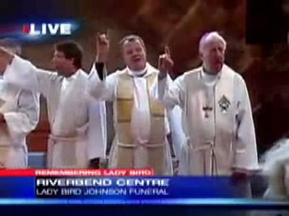 Signe Satanique aux funérailles de Lady Bird Johnson