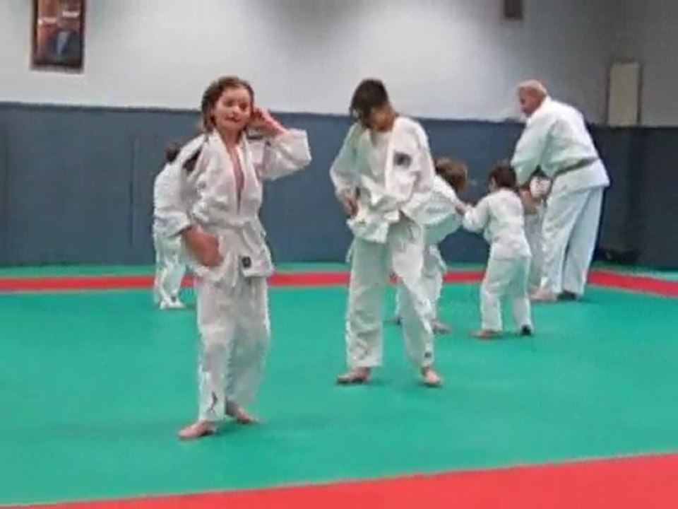 sam et léa on manger du lion!!!