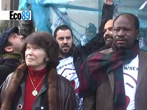 Occupation du siège de Veolia par les Désobéissants