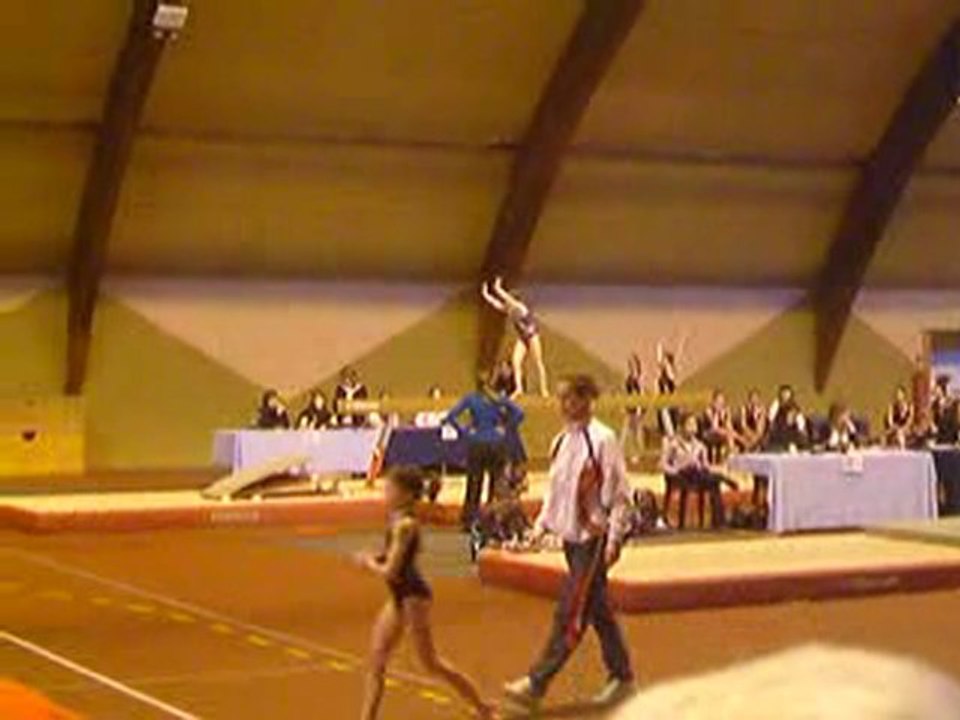 Eline competion gym - poutre [2010]
