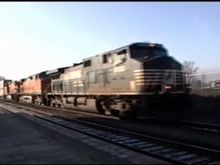 NS #9556 W/ an Empty Trash Train! YES, NS LEADING!! And #501