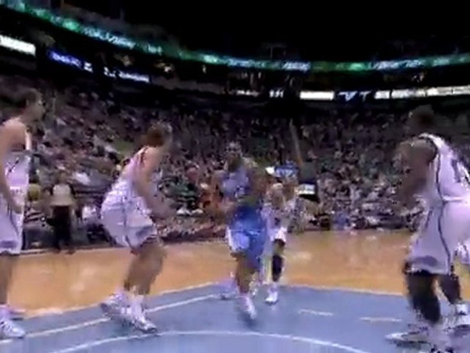 Joey Graham takes the pass and finishes with a huge slam