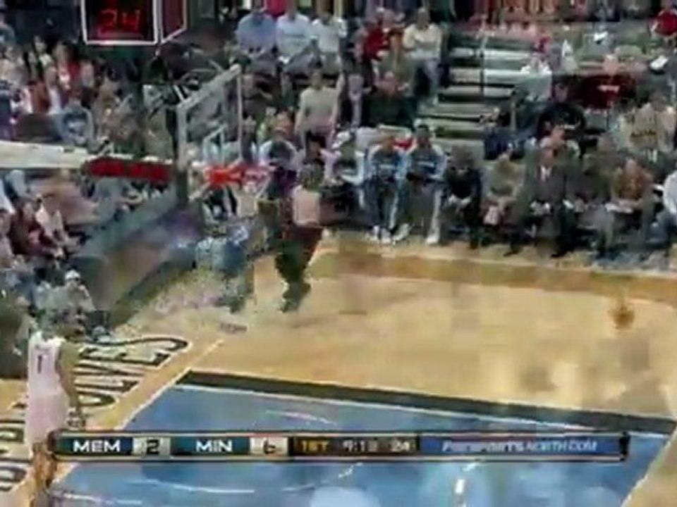 Rudy Gay gets the steal and hammers it home on the other end